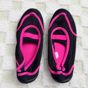 Women’s Black & Pink Water Shoes / Swim Shoes – Size 5/6